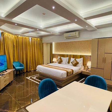 Home2 Renaissance Club Мумбаи Экстерьер фото