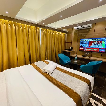 Home2 Renaissance Club Мумбаи Экстерьер фото
