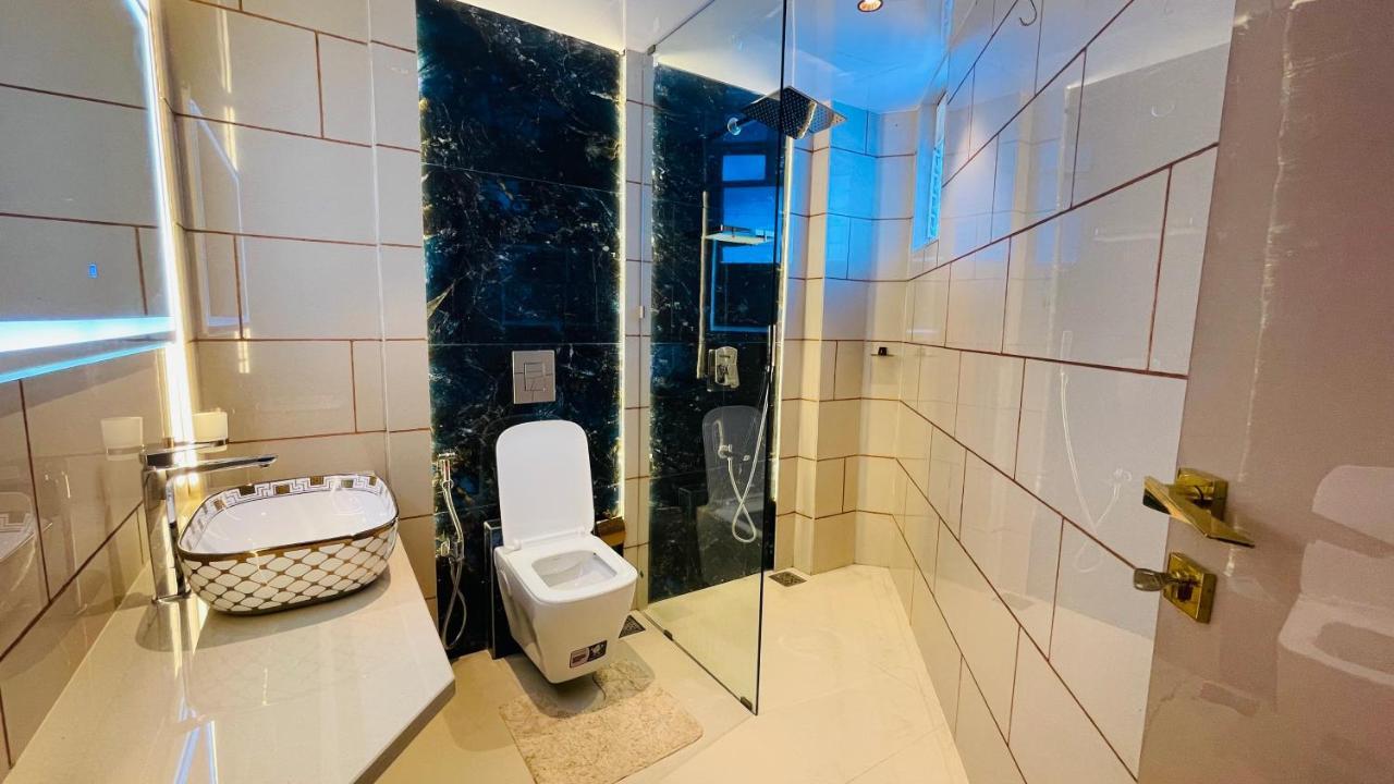 Home2 Renaissance Club Мумбаи Экстерьер фото