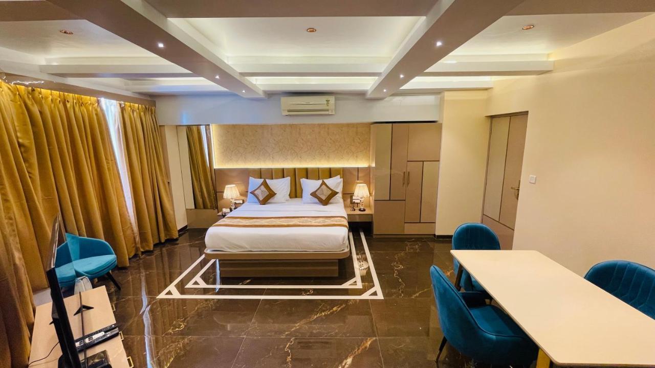 Home2 Renaissance Club Мумбаи Экстерьер фото