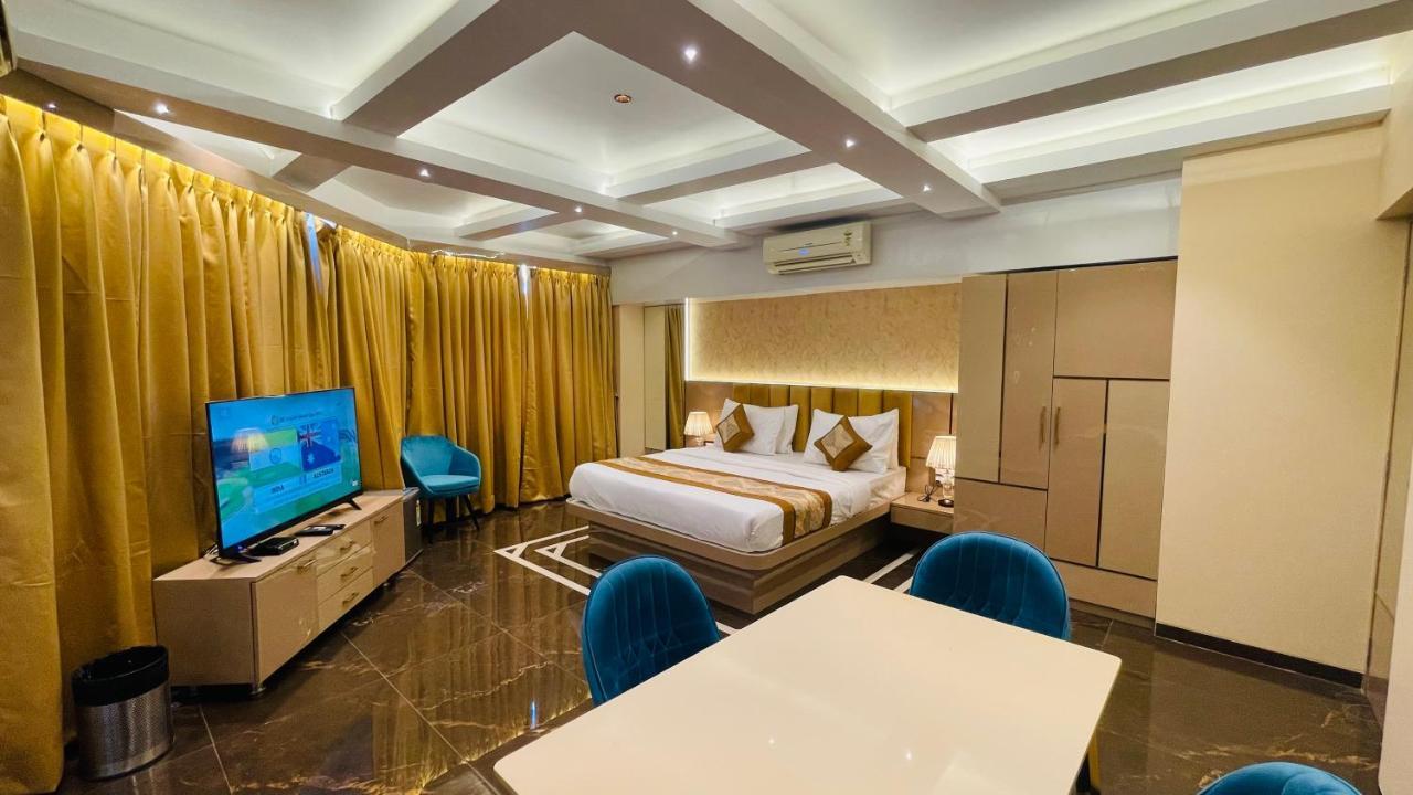 Home2 Renaissance Club Мумбаи Экстерьер фото