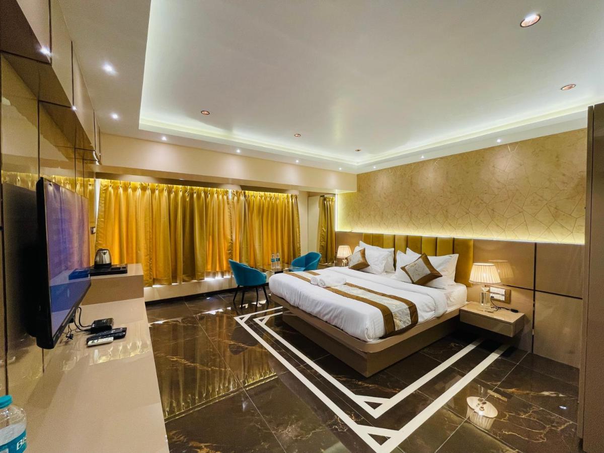 Home2 Renaissance Club Мумбаи Экстерьер фото