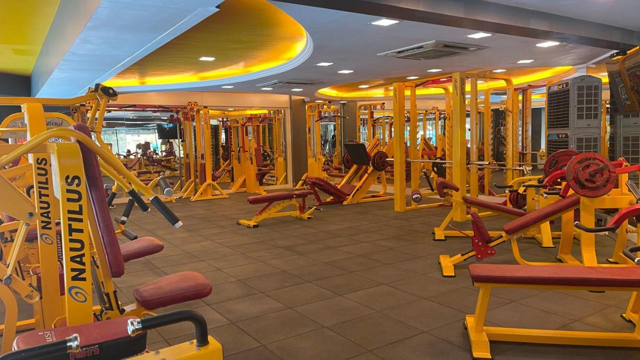 Home2 Renaissance Club Мумбаи Экстерьер фото