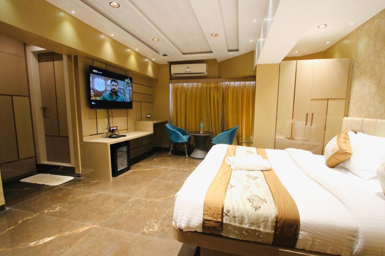 Home2 Renaissance Club Мумбаи Экстерьер фото