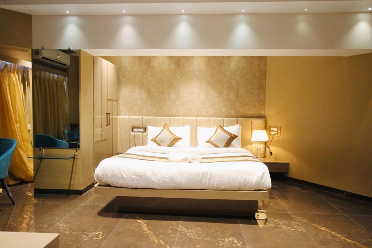 Home2 Renaissance Club Мумбаи Экстерьер фото