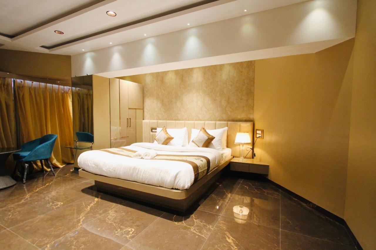 Home2 Renaissance Club Мумбаи Экстерьер фото