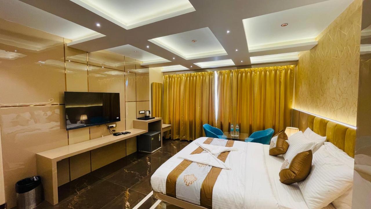 Home2 Renaissance Club Мумбаи Экстерьер фото