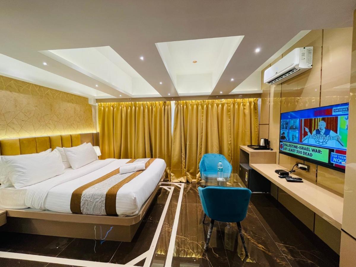 Home2 Renaissance Club Мумбаи Экстерьер фото