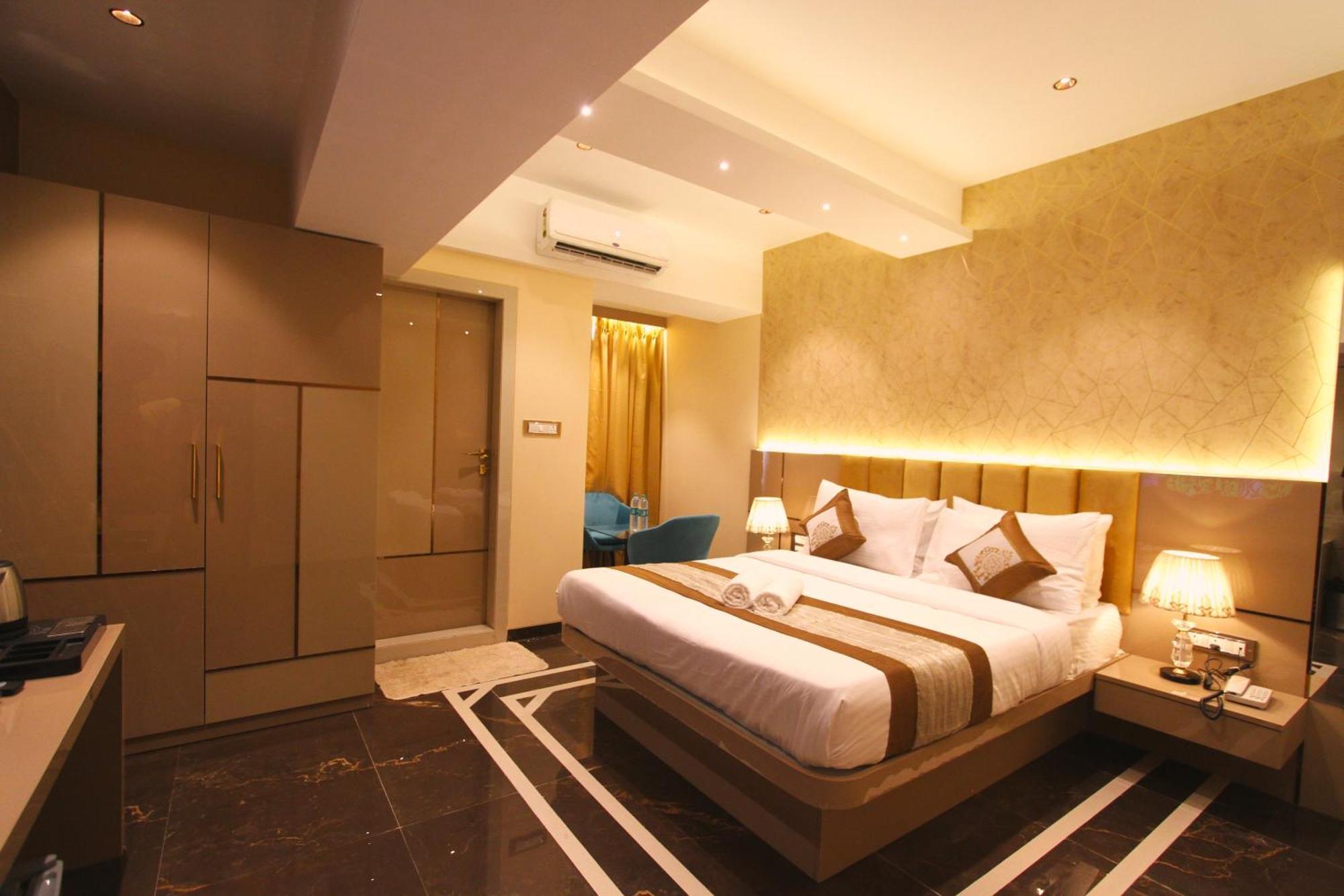 Home2 Renaissance Club Мумбаи Экстерьер фото