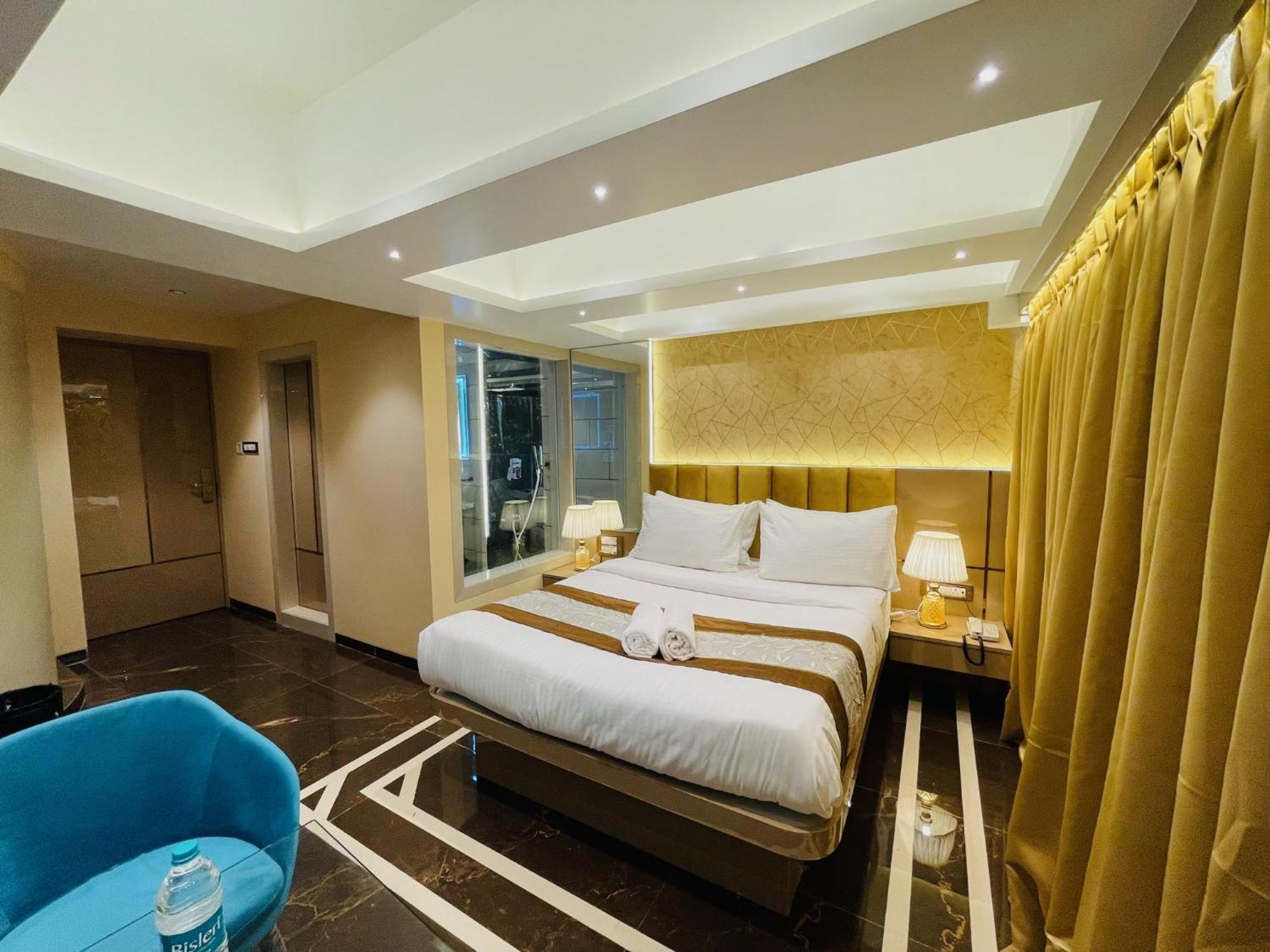 Home2 Renaissance Club Мумбаи Экстерьер фото