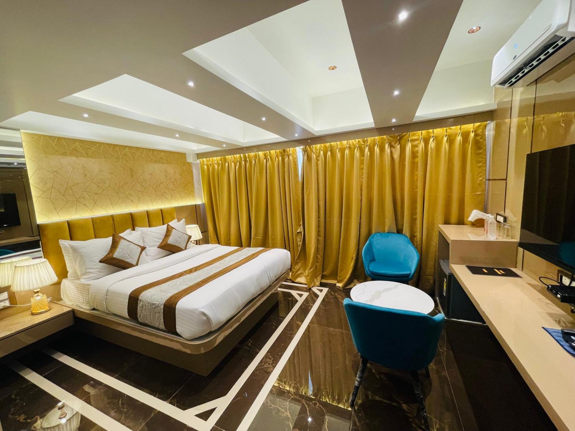 Home2 Renaissance Club Мумбаи Экстерьер фото